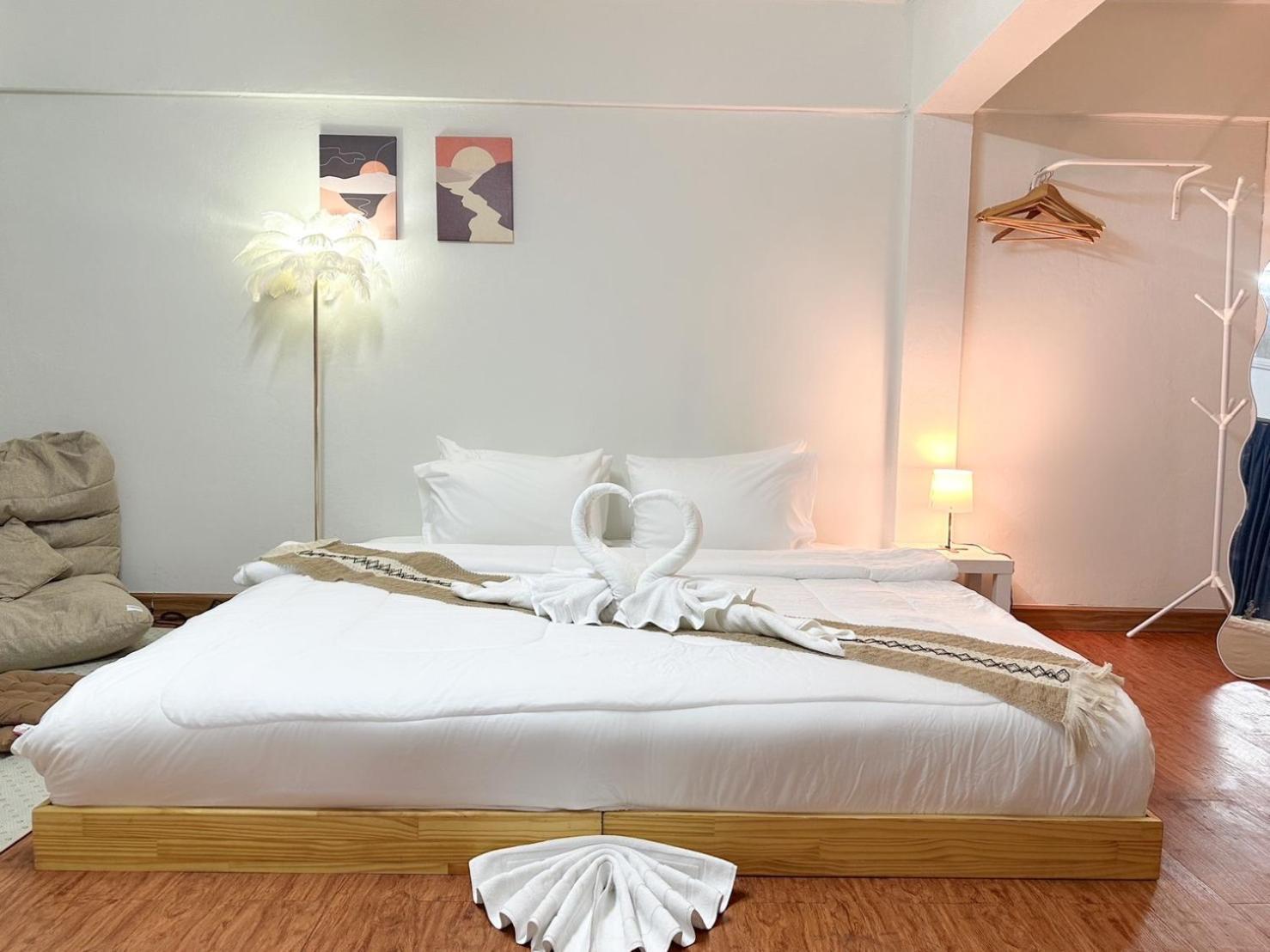 Montana Hotel & Hostel Phuket Karon Ngoại thất bức ảnh