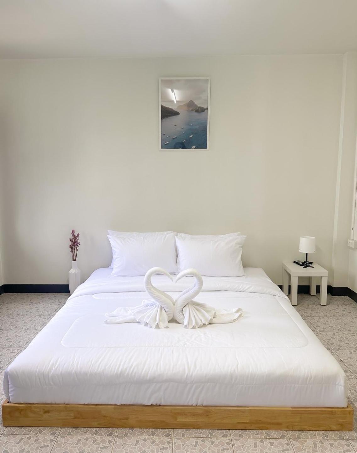 Montana Hotel & Hostel Phuket Karon Ngoại thất bức ảnh