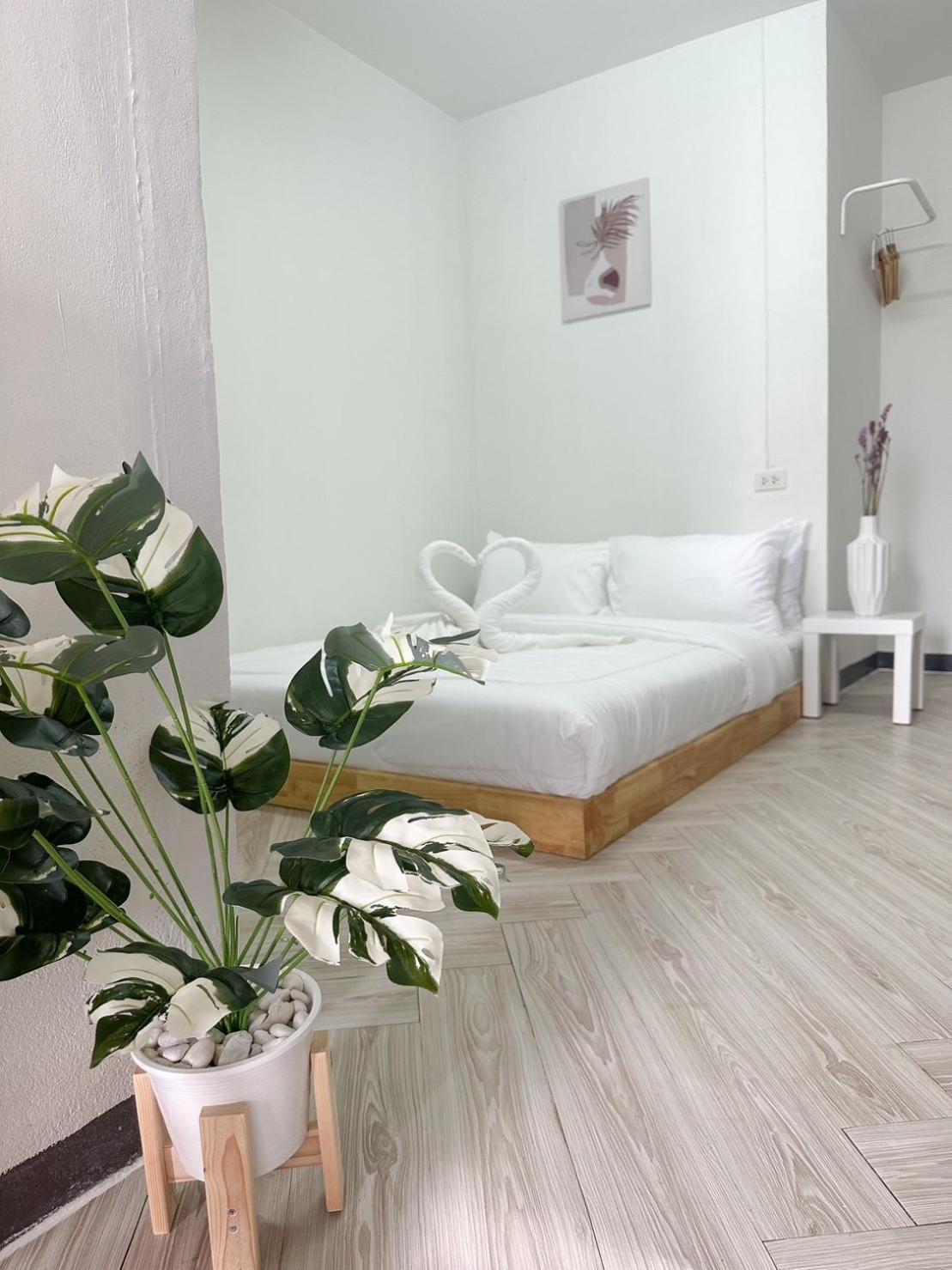Montana Hotel & Hostel Phuket Karon Ngoại thất bức ảnh